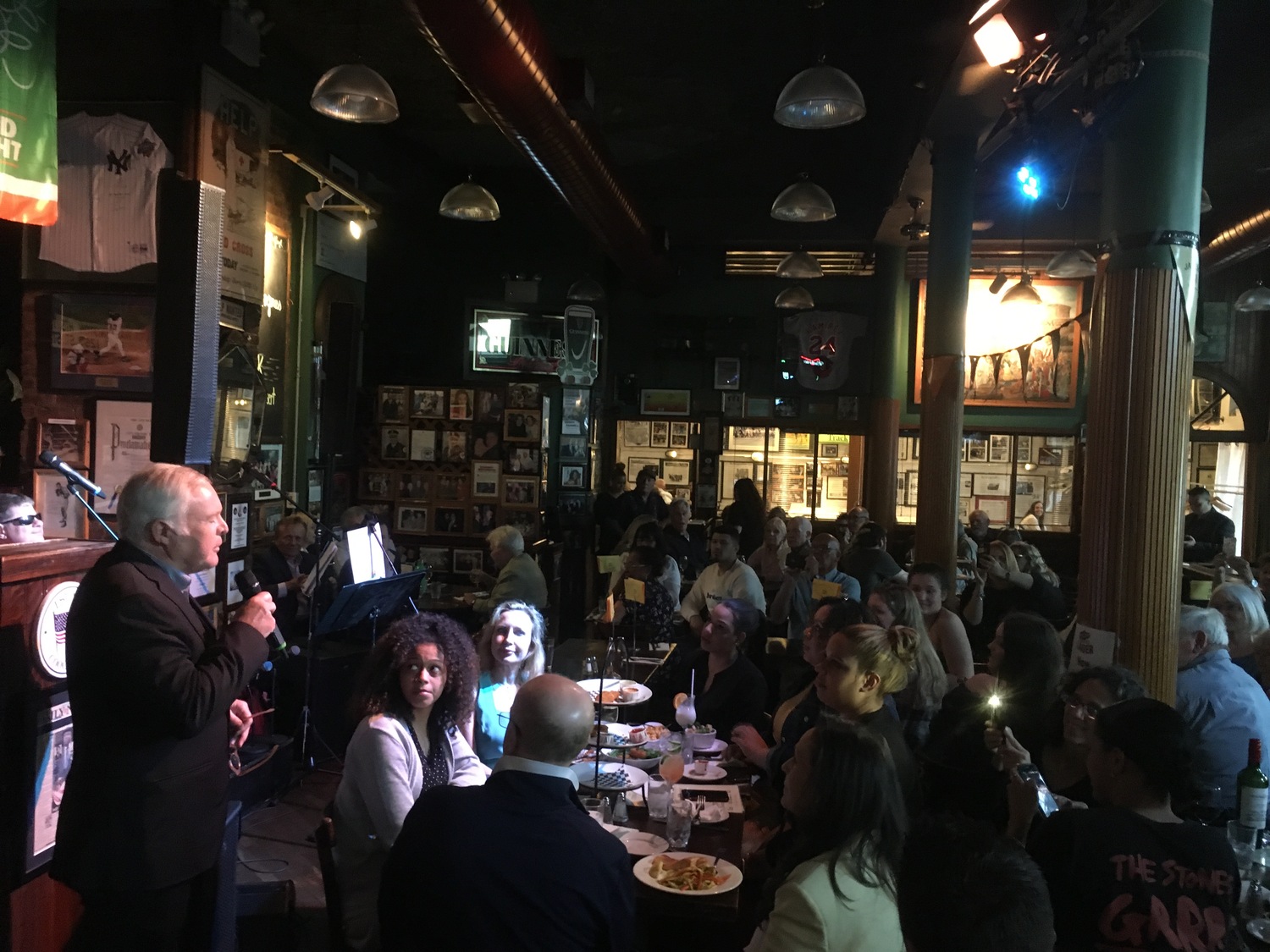 Peter Walsh singing at Coogan's.