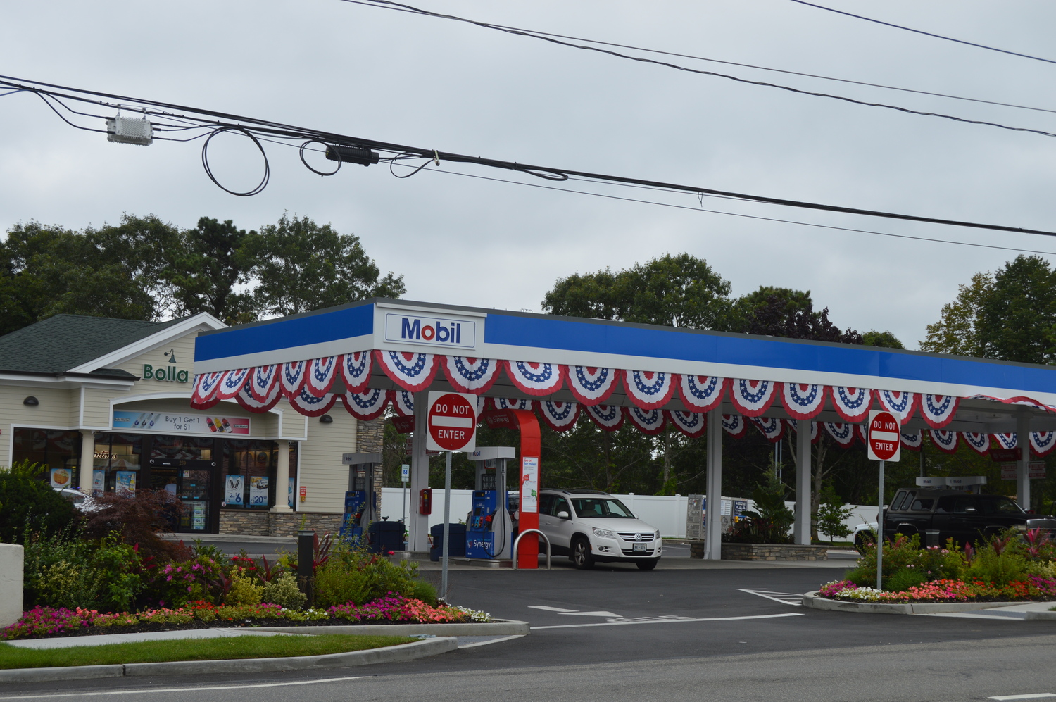 New Mobile station in Hampton Bays Features a Bolla Market, a growing chain across Long Island TOM GOGOLA