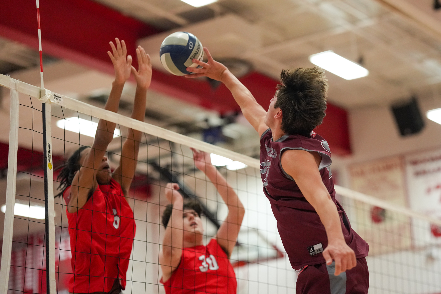 East Hampton's Judah D'Andrea tries to tip the ball over the net.   RON ESPOSITO