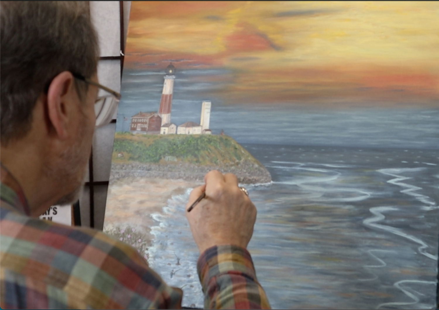 John Melillo painting Montauk Lighthouse for the 2023 Hampton Fine Art Fair. COURTESY THE ARTIST