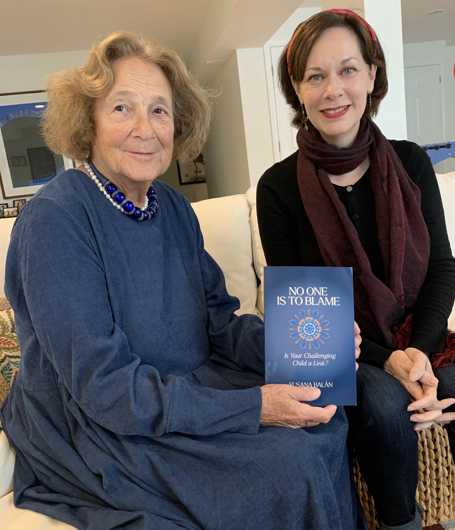 Susana Balan and Sandra Dunn with the Link book.