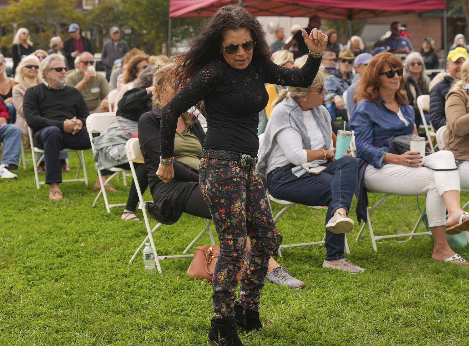 Dancing to Gene Casey and the Lonesharks.