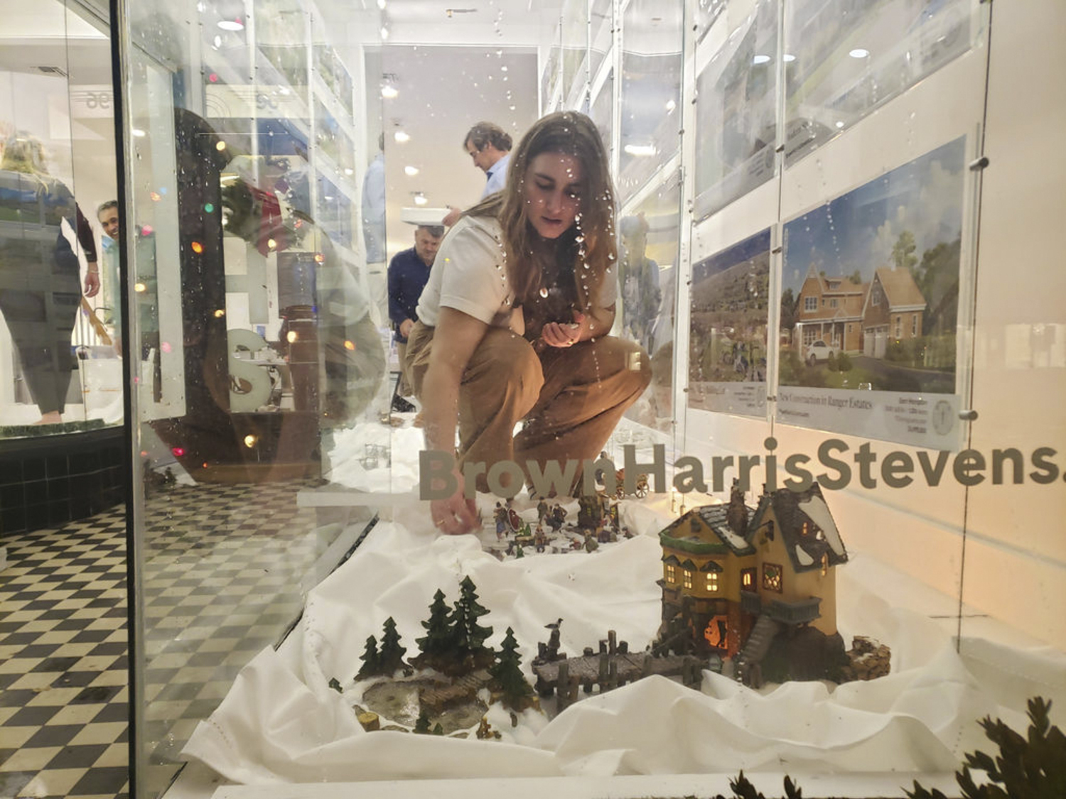 Jane Holden and her colleagues decorate the Brown Harris Stevens windows last year.  COURTESY JANE HOLDEN