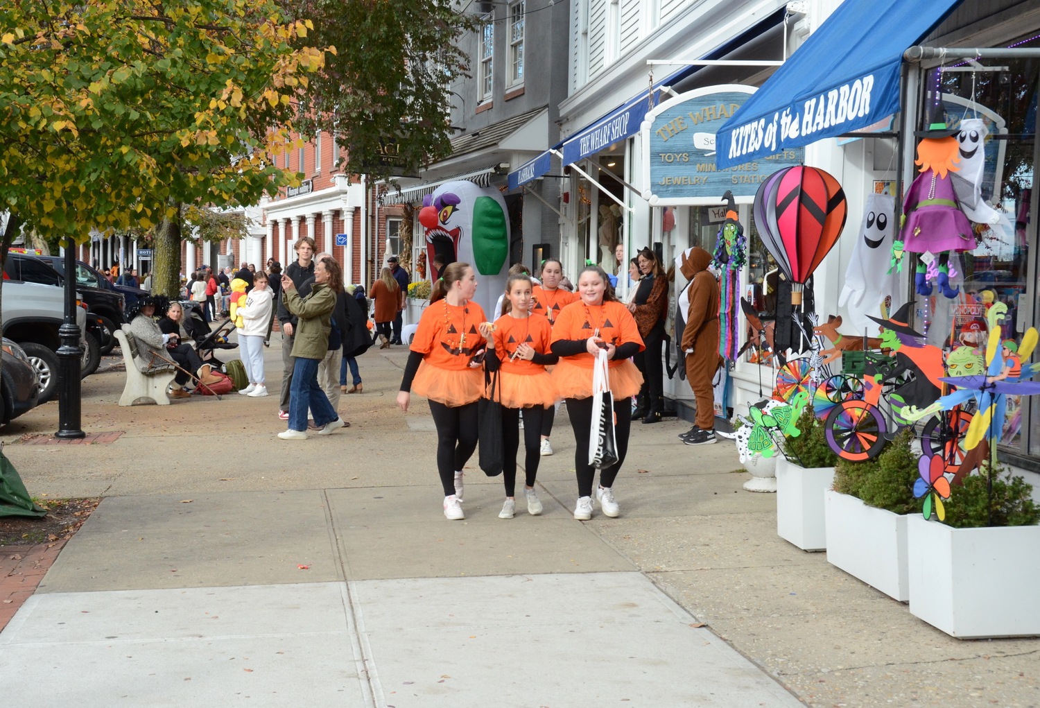 Sag Harbor Chamber Hosts Pumpkin Trail 27 East