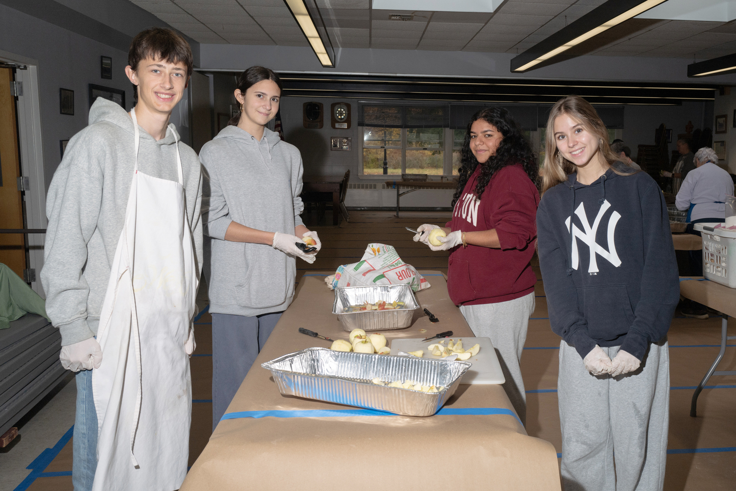 Ewan Shannon, from left, Isabella Sferrazza, Lucia Caruso and Lillian Jaeger, who are all Pierson High School students, volunteered to help peel apples. LORI HAWKINS