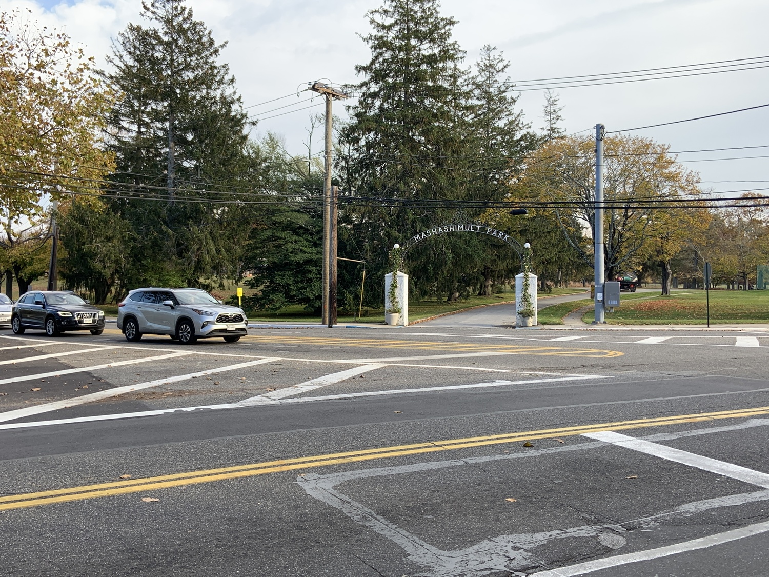 Sag Harbor's Open Space Advisory Committee is considering whether a roundabout, similar to the one the village ran as a pilot program in the mid-1990s, would be viable at the entrance of Mashashimuet Park. STEPHEN J. KOTZ