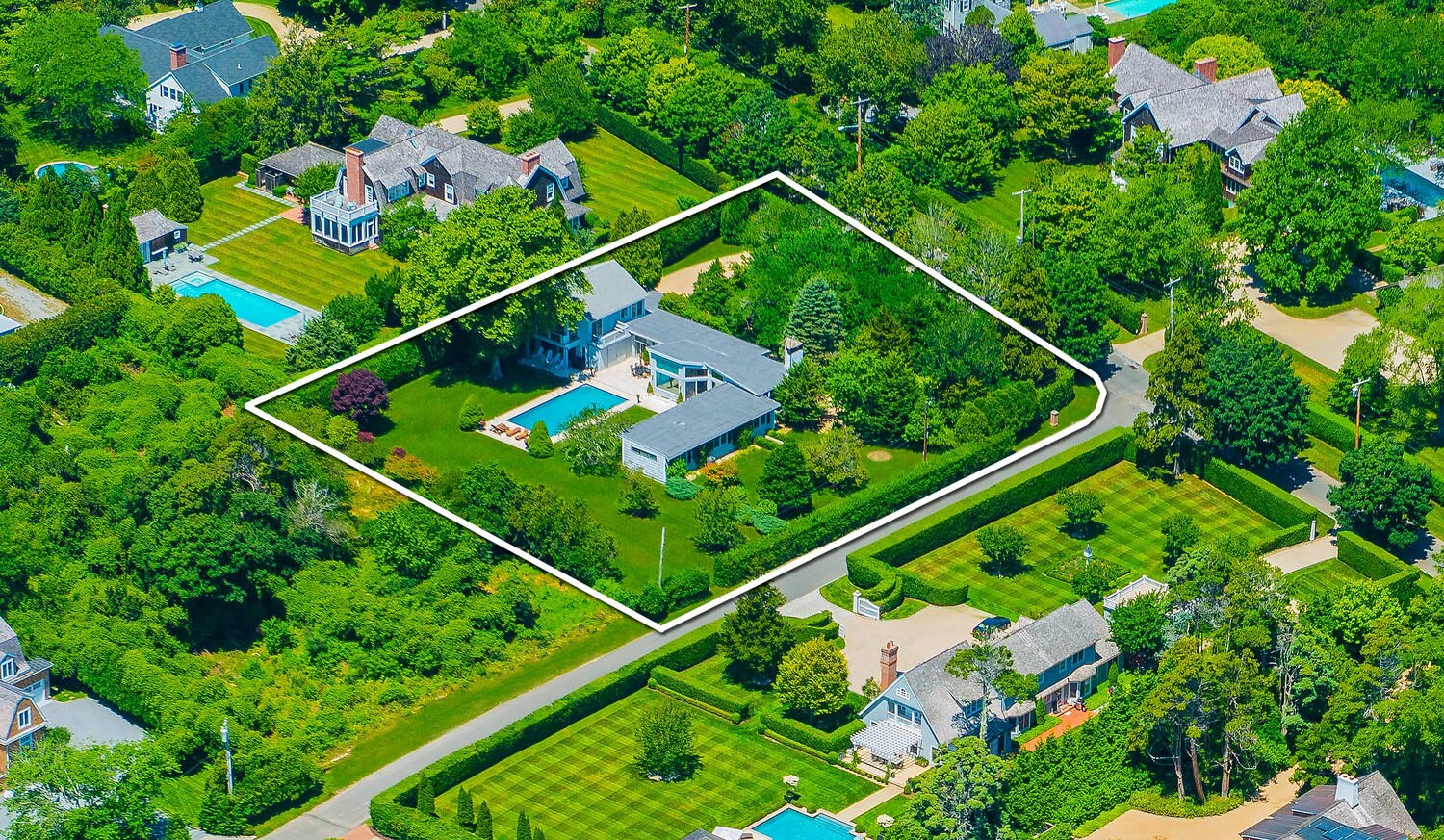 126 Meadowmere Lane in Southampton Village recently sold for $9.5 million.  COURTESY BROWN HARRIS STEVENS