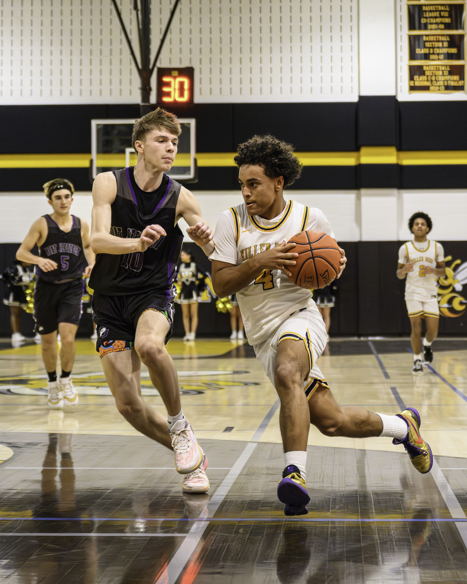 Alex Davis drives to the basket.    MARIANNE BARNETT