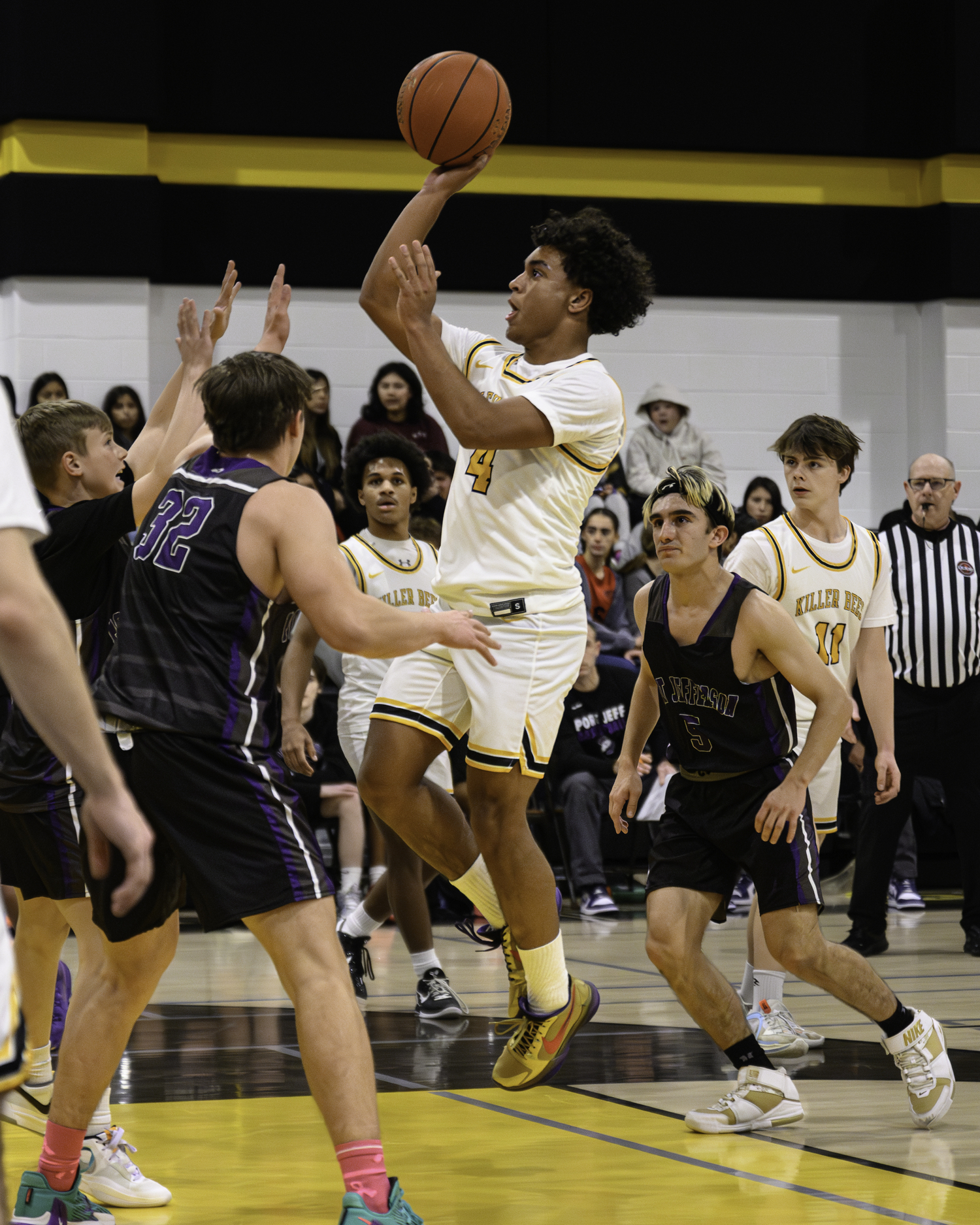 Killer Bee Alex Davis puts up a shot in the lane.  MARIANNE BARNETT