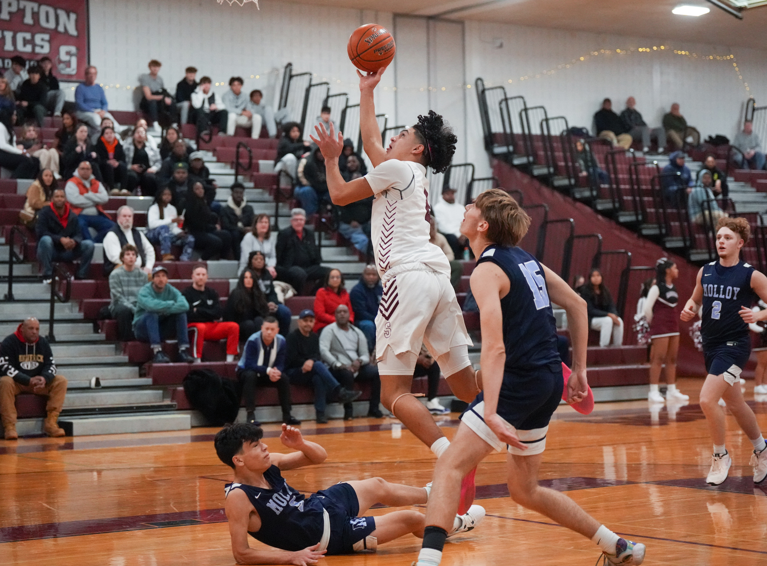 Alex Franklin tries to score underneath the hoop for the Mariners.   RON ESPOSITO/SOUTHAMPTON SCHOOL DISTRICT