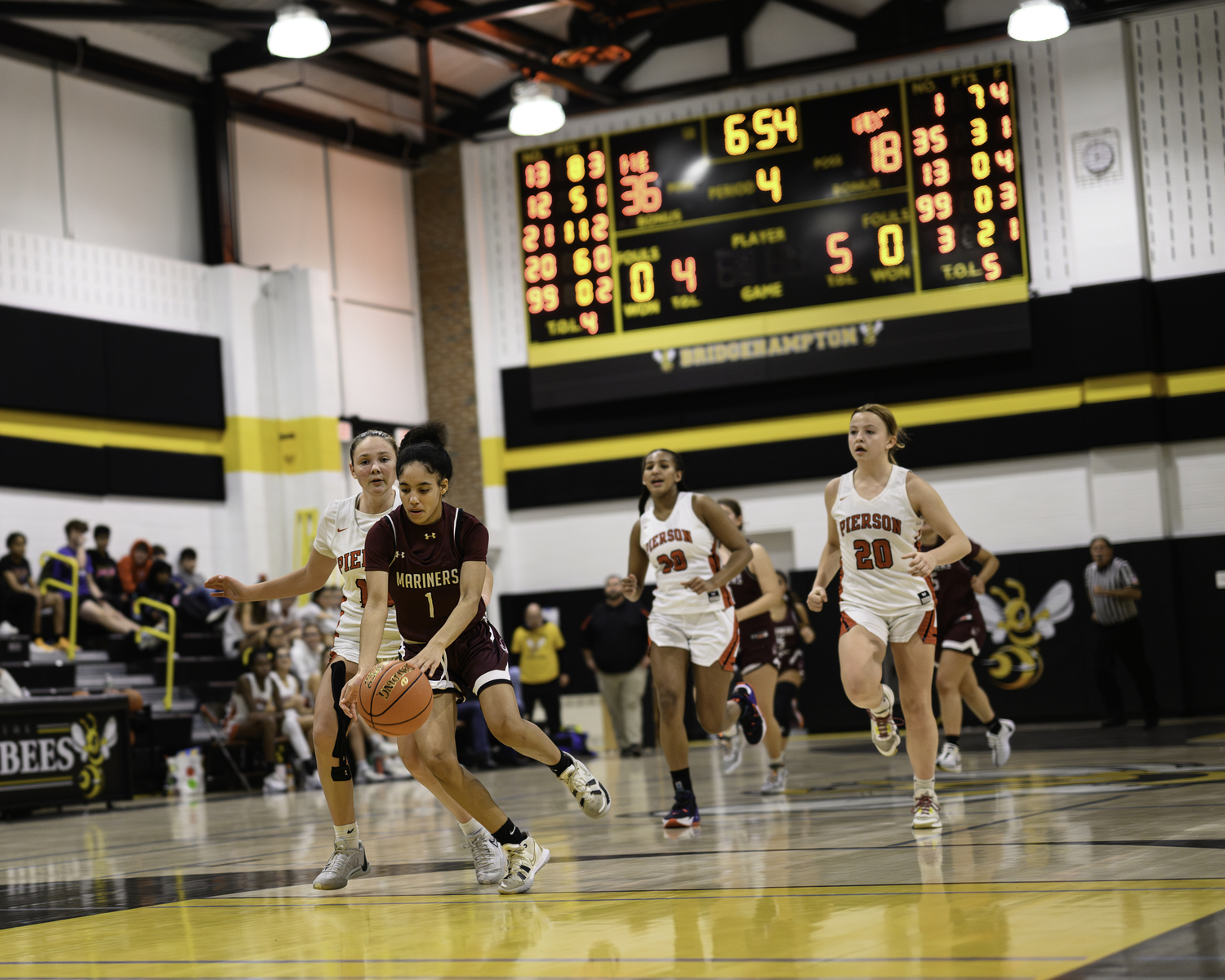 Junior Daelyn Palmore dribbles downcourt. MARIANNE BARNETT