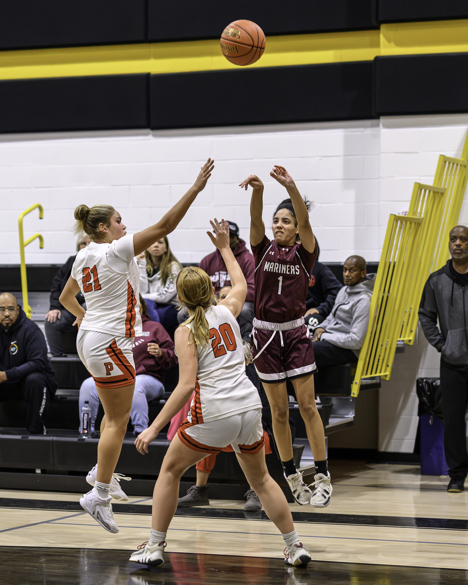 Junior Daelyn Palmore shoots. MARIANNE BARNETT