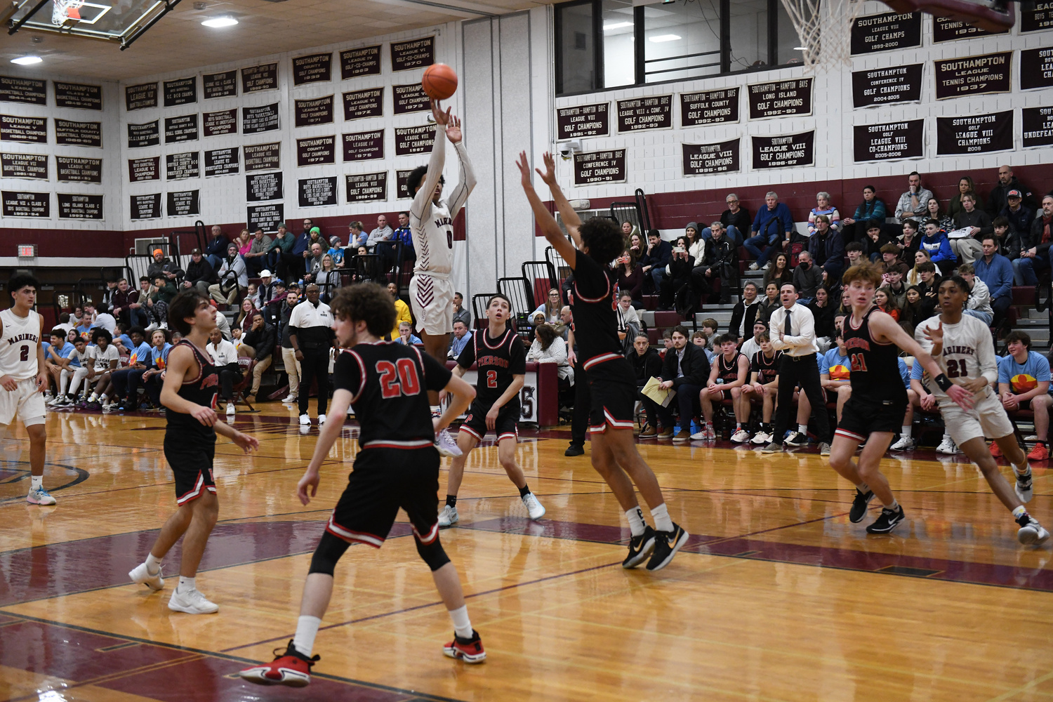 Southampton junior Naevon Williams spots up a jump shot.   DOUG KUNTZ