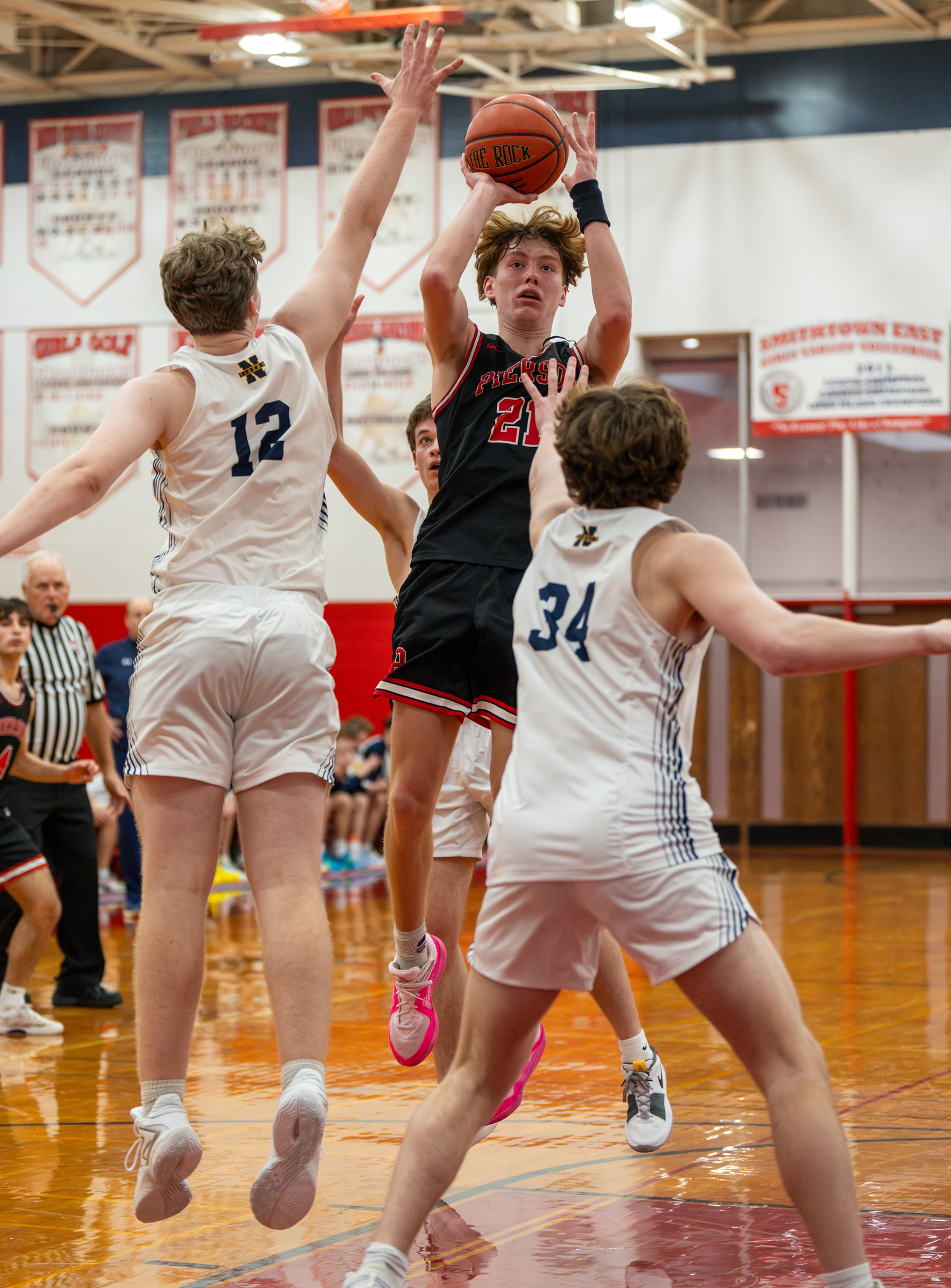 Senior Whaler Luke Seltzer scored a game-high 27 points in the loss to Northport.   RON ESPOSITO