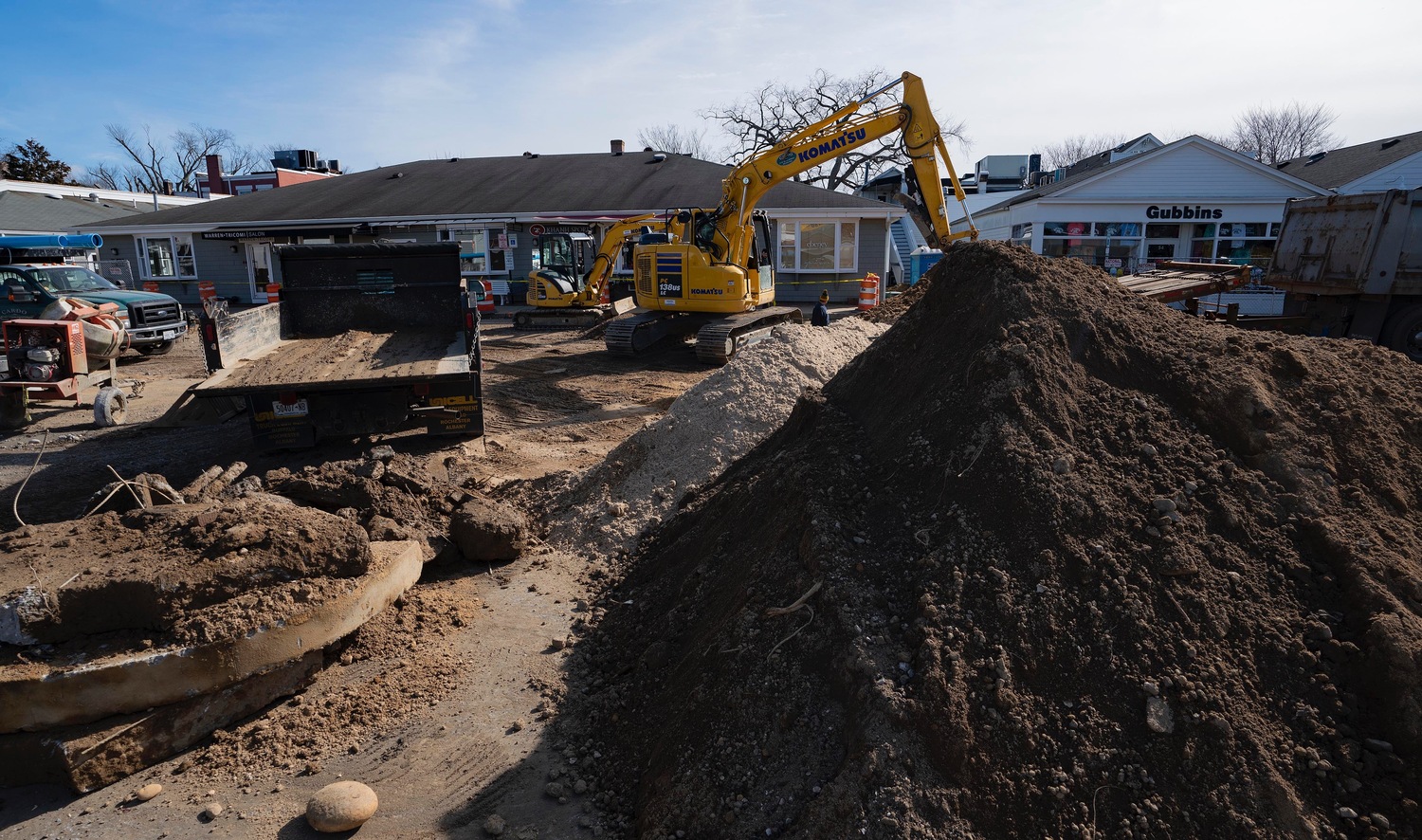 The construction work in the Reutershan parking lot in East Hampton Village is installing a nitrogent-reducing septic system to service the building currently housing Khanh Sports, Warner Jacoby salon and other businesses, but will make it possible for small restaurants and retail food stores to occupy the building going forward. DOUG KUNTZ