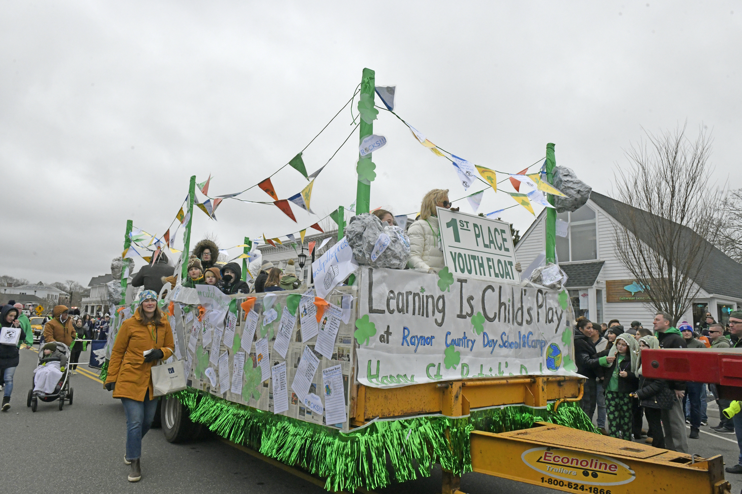 The Raynor Country Day School float.