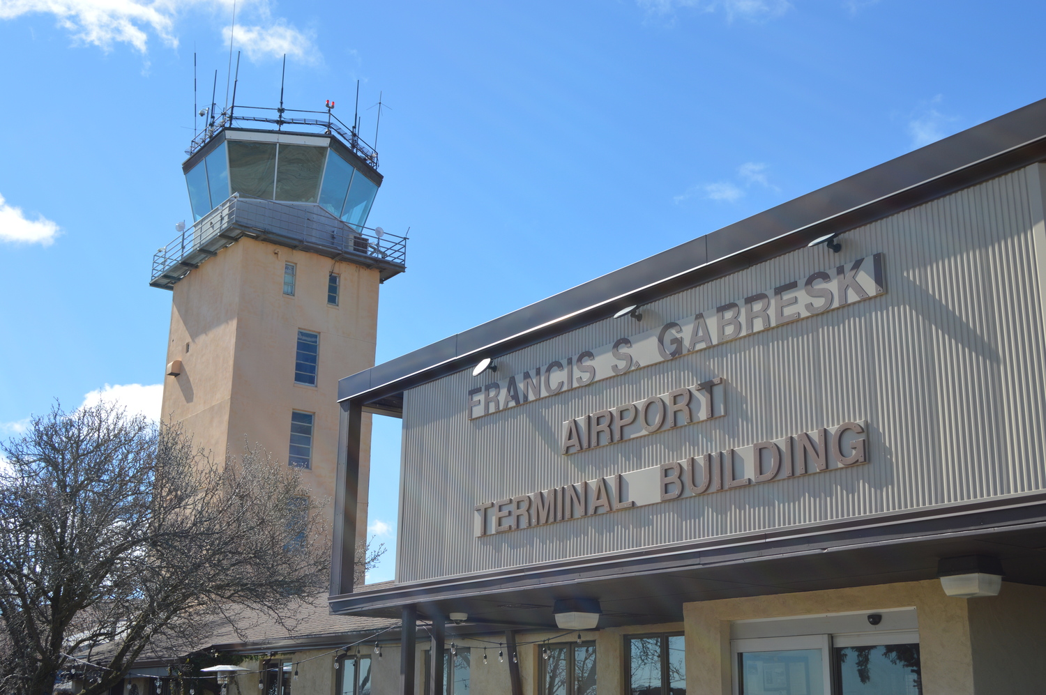 The WWII-era control tower at Gabreski will be demolished once the new tower is built nearby. TOM GOGOLA