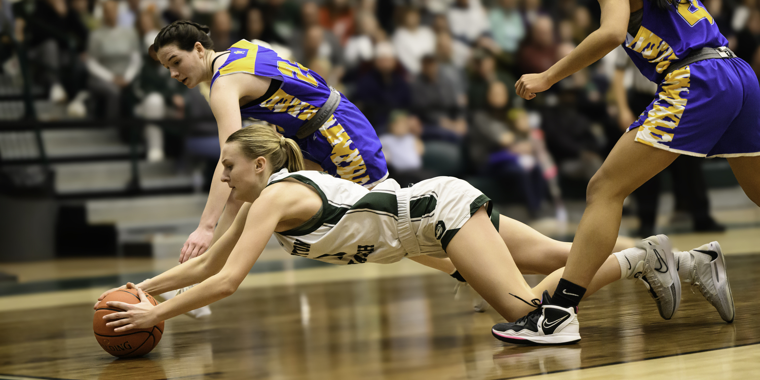 Junior guard Shannon Sweet reaches for the loose ball. MARIANNE BARNETT