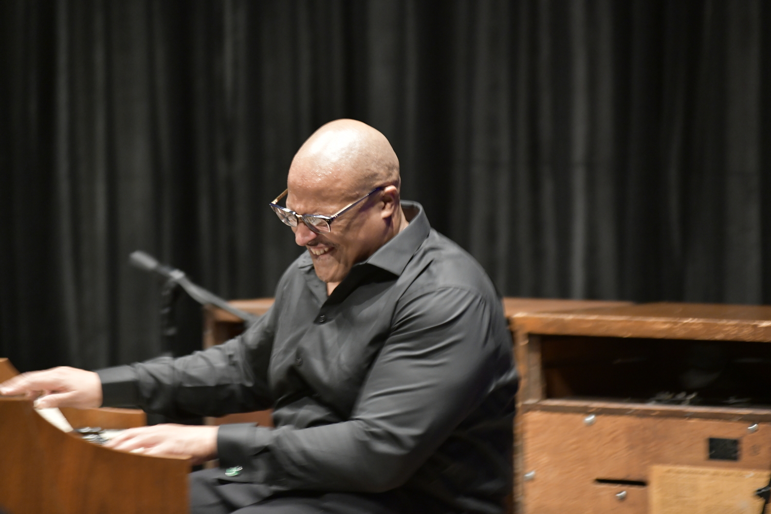 Organist, pianist and composer Gregory Lewis perform 