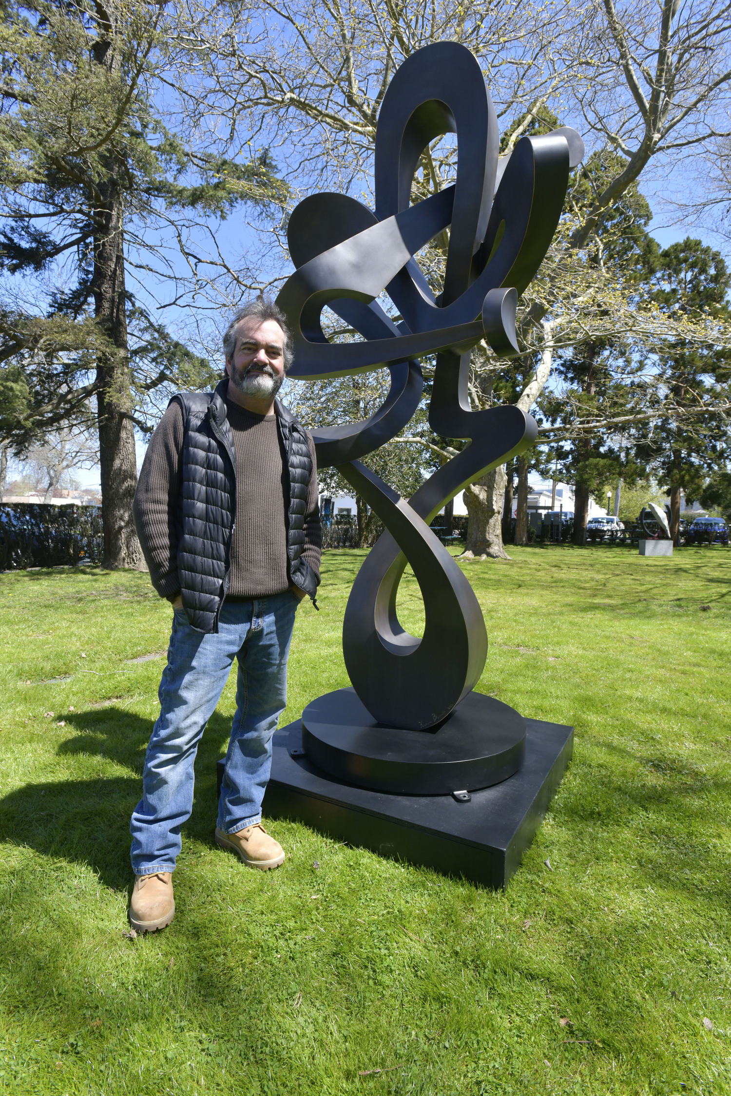 Kevin Barrett with his sculpture 