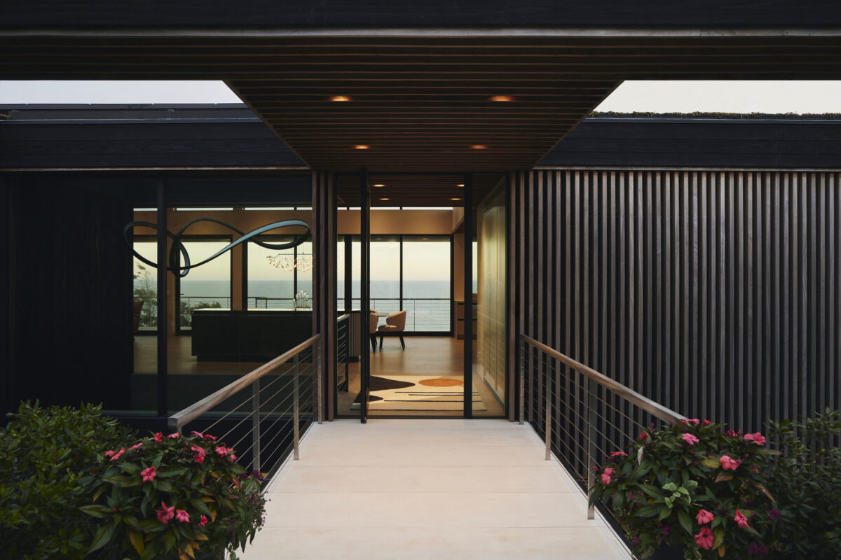 Ocean Bluff by architects Michael Lomont, Jared London and Jonathan Walker of Stelle Lomont Rouhani Architects won a Merit Award for Architecture. GLEN ALLSTOP
