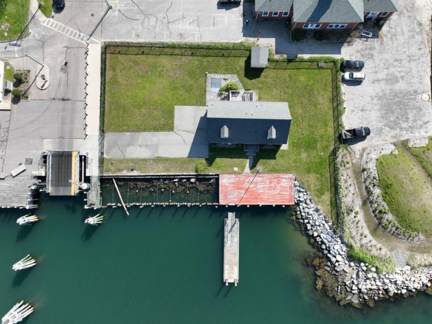 The U.S. General Services Administration is auctioning off a waterfront house on Fishers Island. 
 COURTESY U.S. GENERAL SERVICES ADMINISTRATION
