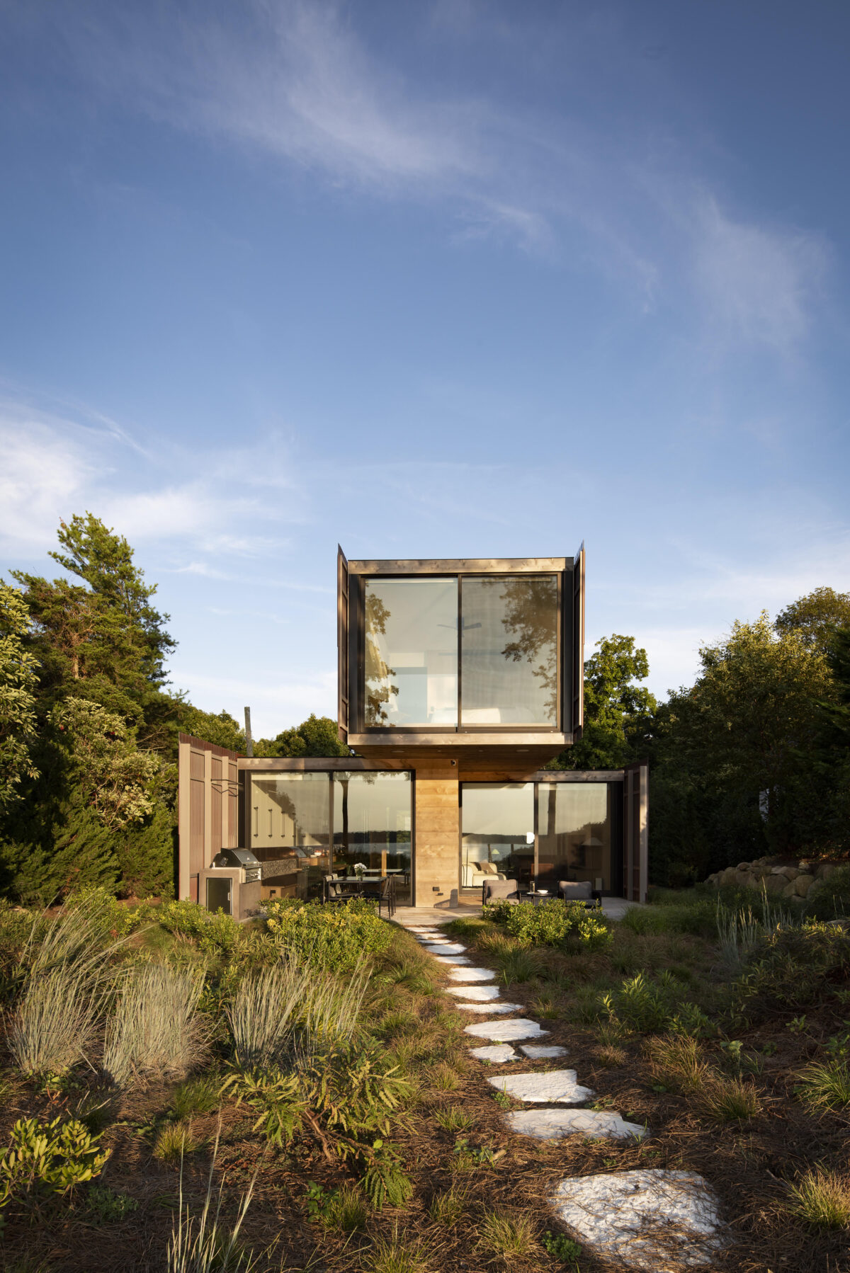 A Bates Masi + Architects home on Three Mile Harbor.  BATES MASI + ARCHITECTURE AND PHOTOGRAPHY  