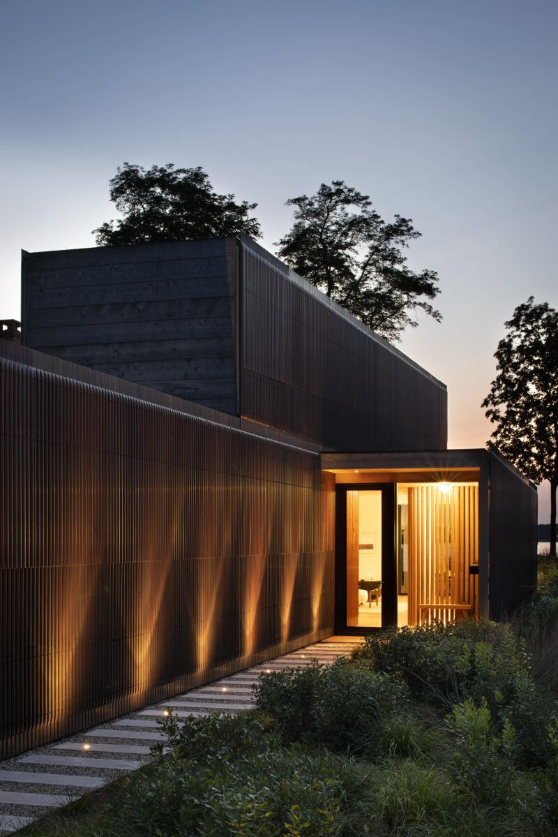 A Bates Masi + Architects home on Three Mile Harbor.  BATES MASI + ARCHITECTURE AND PHOTOGRAPHY  