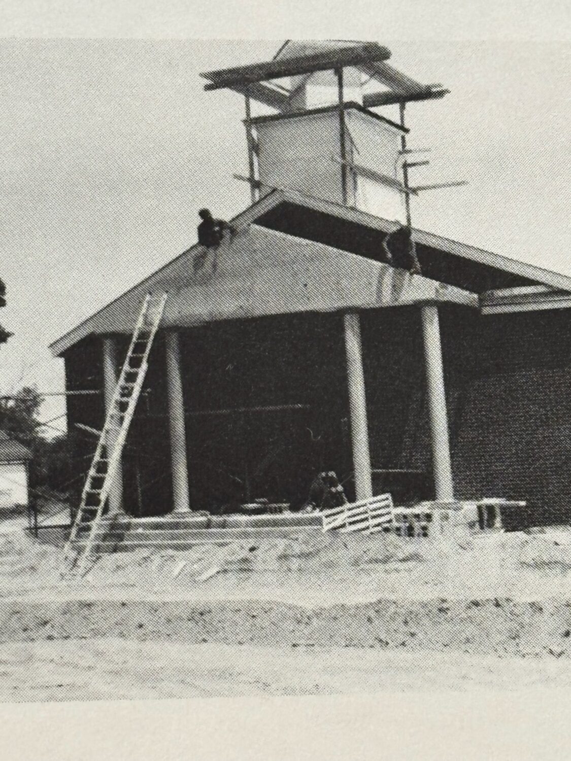 The First Baptist Church of Bridgehampton under construction circa 1979. COURTESY FIRST BAPTIST CHURCH OF BRIDGEHAMPTON