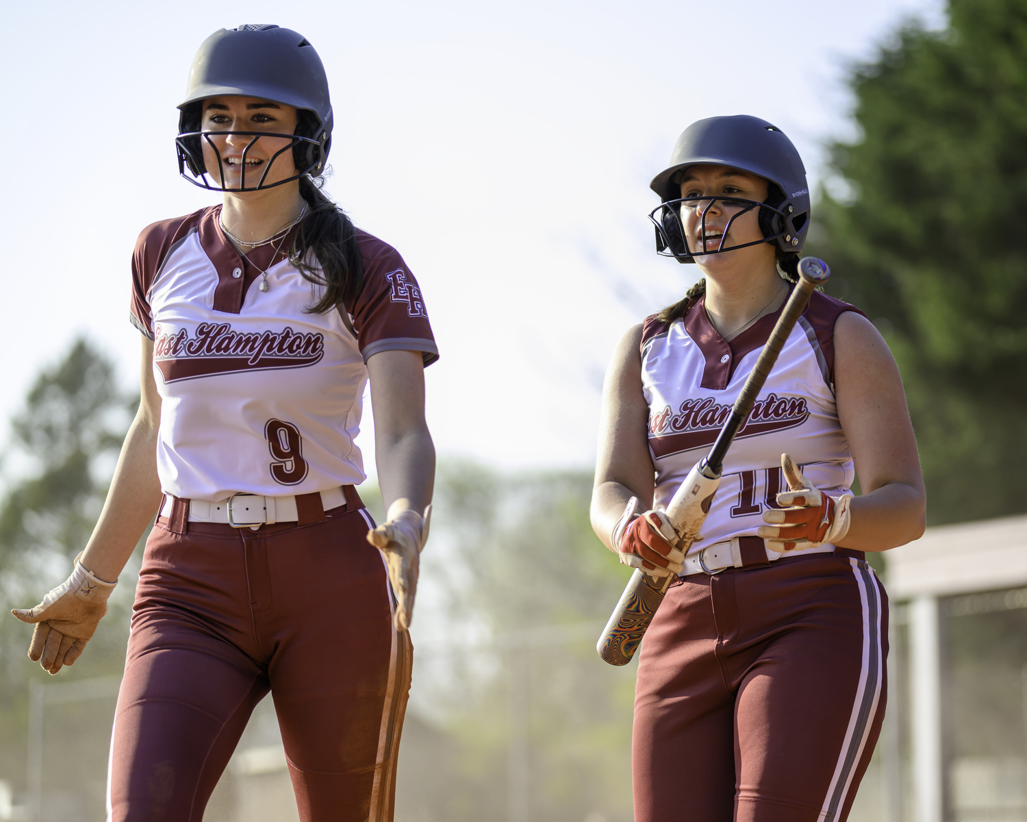 Haley Rigby, left, and Lydia Rowan score. MARIANNE BARNETT