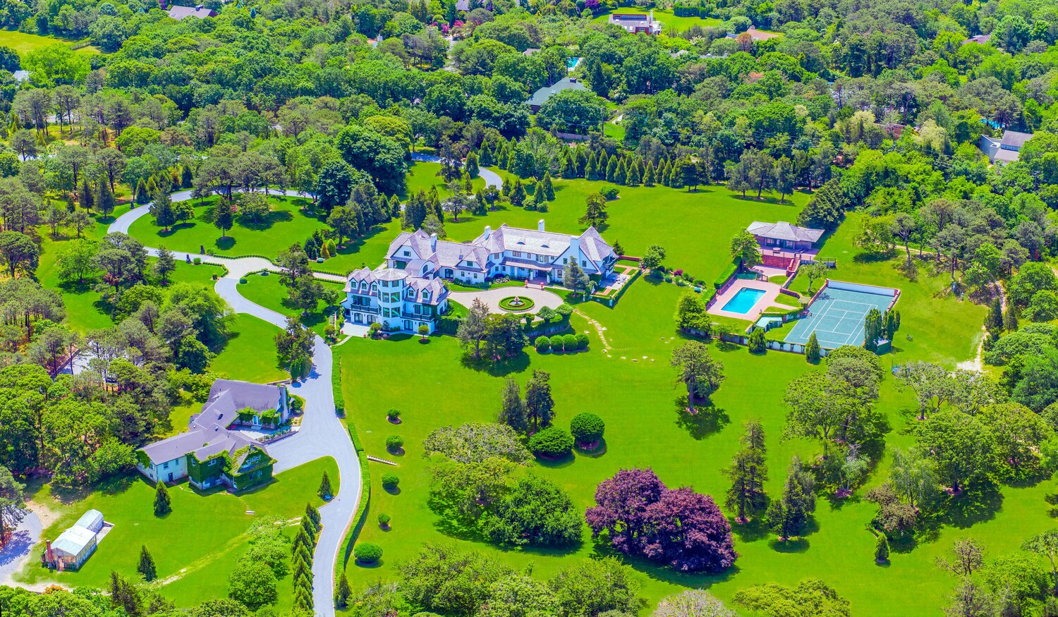 409 and 369 Montauk Highway, Southampton.  BRUNO SCHRECK FOR SOTHEBY'S INTERNATIONAL REALTY