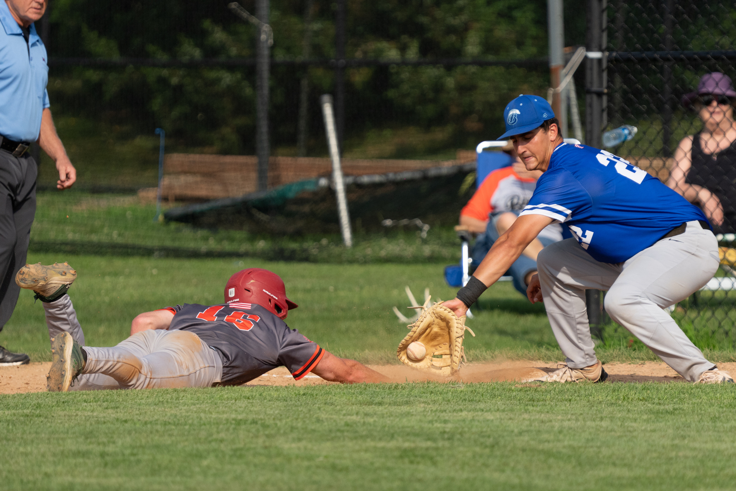 Collin Quintano (Villanova) picks a pick-off ball in the dirt.   RON ESPOSITO