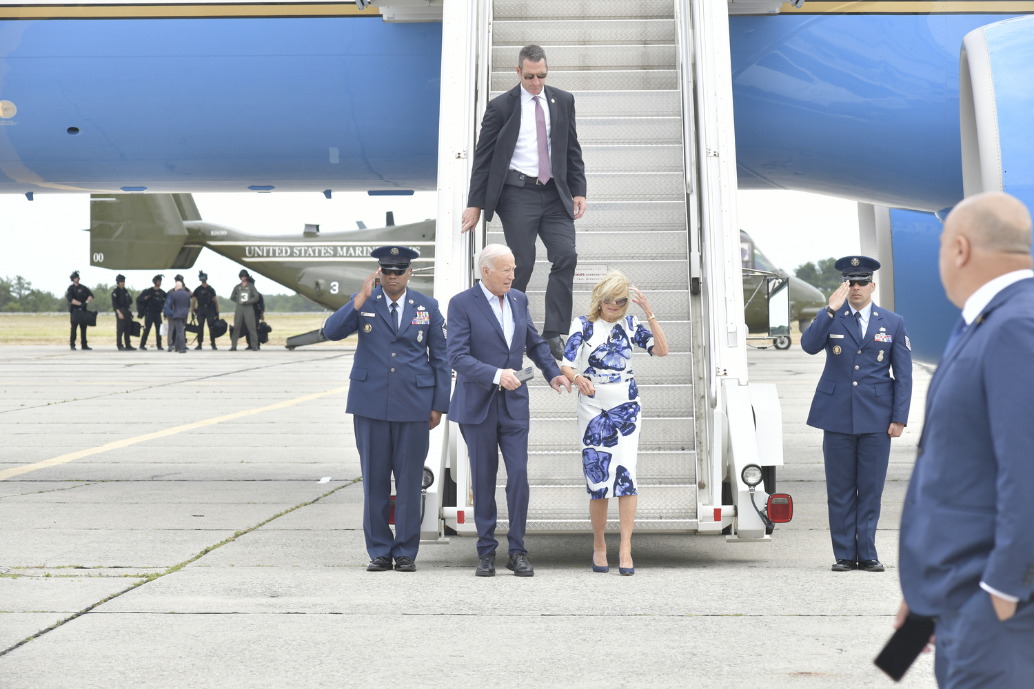 President Biden and Dr. Jill Biden arrived at Francis S. Gabreski Airport in Westhampton en route to a fundraiser on Further Lane in East Hampton Village. DANA SHAW