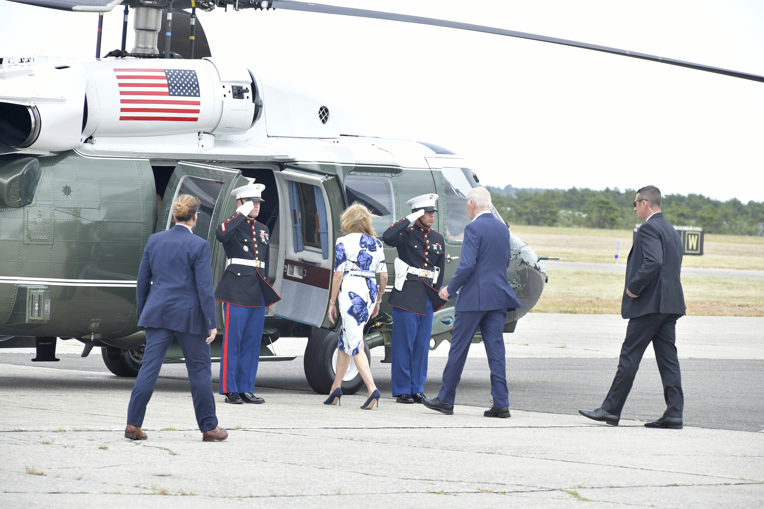 President Biden and Dr. Jill Biden board Marine One at Francis S. Gabreski Airport in Westhampton en route to a fundraiser on Further Lane in East Hampton Village on Saturday. DANA SHAW