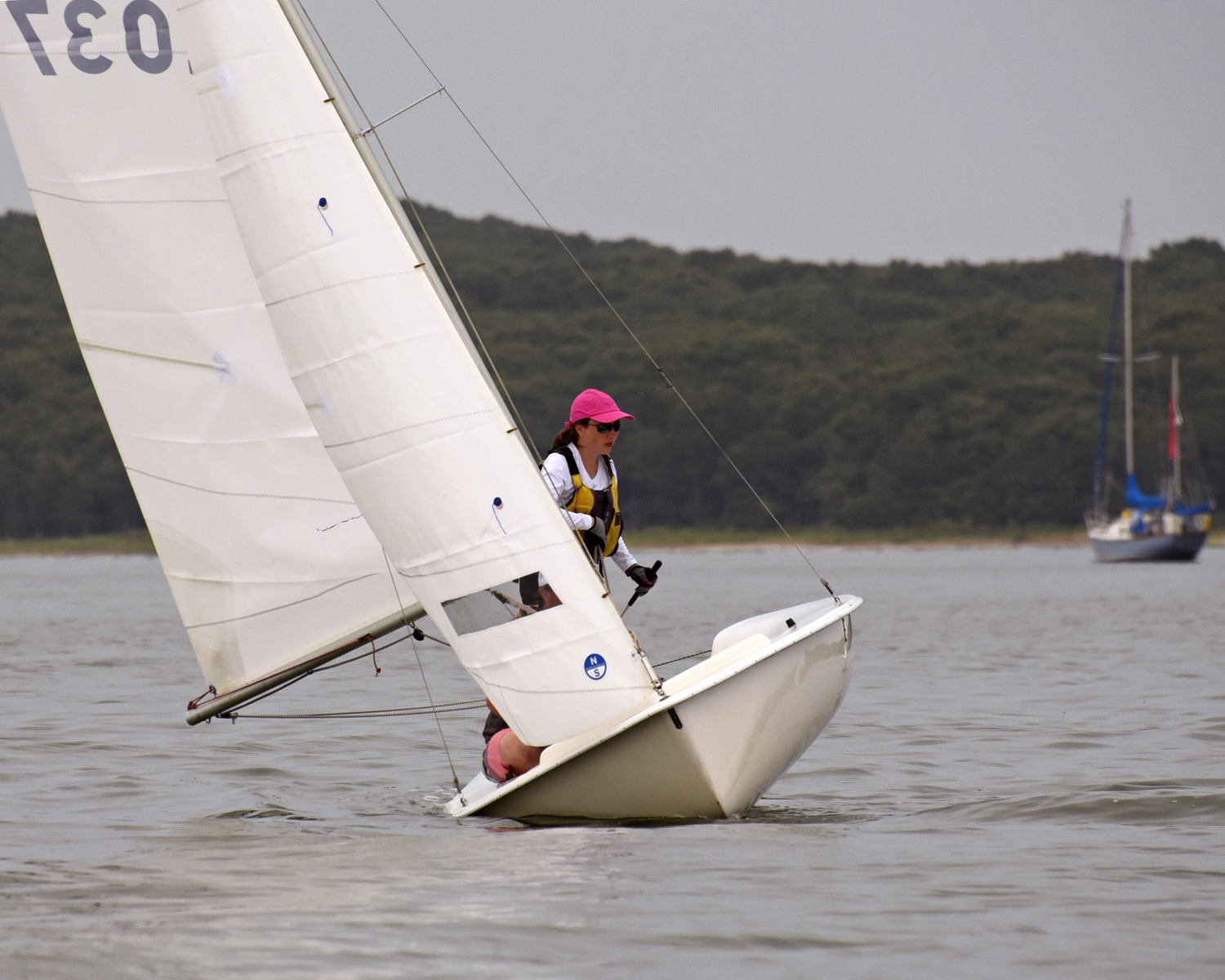 Second place Charlotte Leclue, with her brother Josh on the jib sheet, keeping an eye on the competition to windward.
MICHAEL MELLA