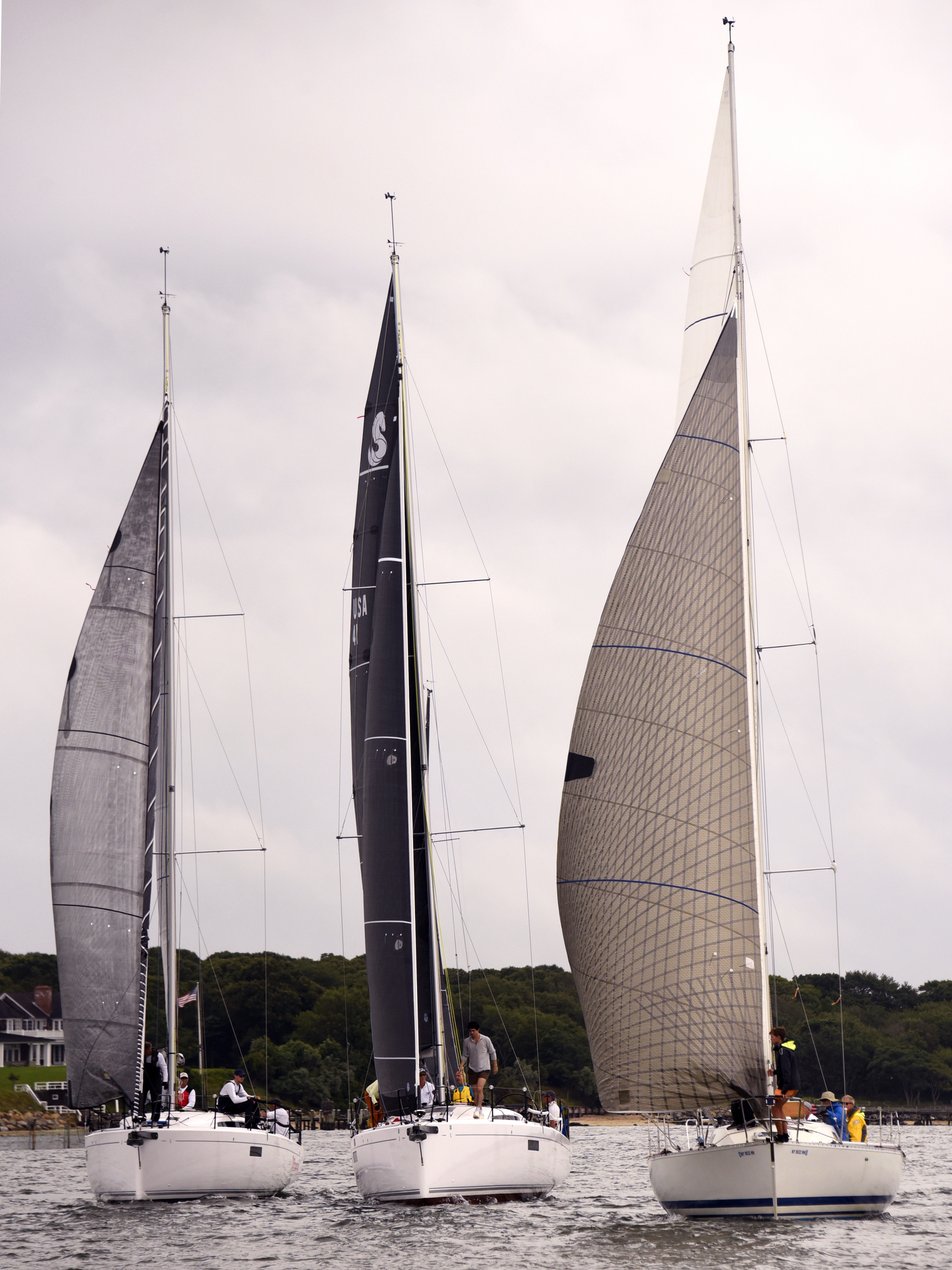 Pronto!, Odyssey and Gary Krogman’s Relentless
jockey at the start line in light air. Gary went on to win the Non-Spinnaker Division 3.  MICHAEL MELLA