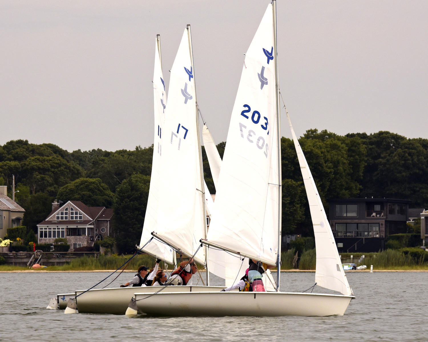 Three JY15’s, with literally inches between them, race towards the leeward mark. MICHAEL MELLA