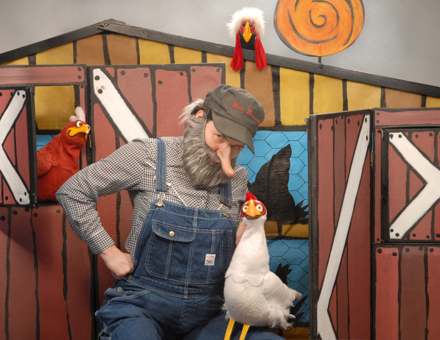 Liz Joyce of Goat on a Boat Puppet Theatre performs “The Chicken Show & Puppet Making Workshop” at LTV Studios on August 19. TIM LEE