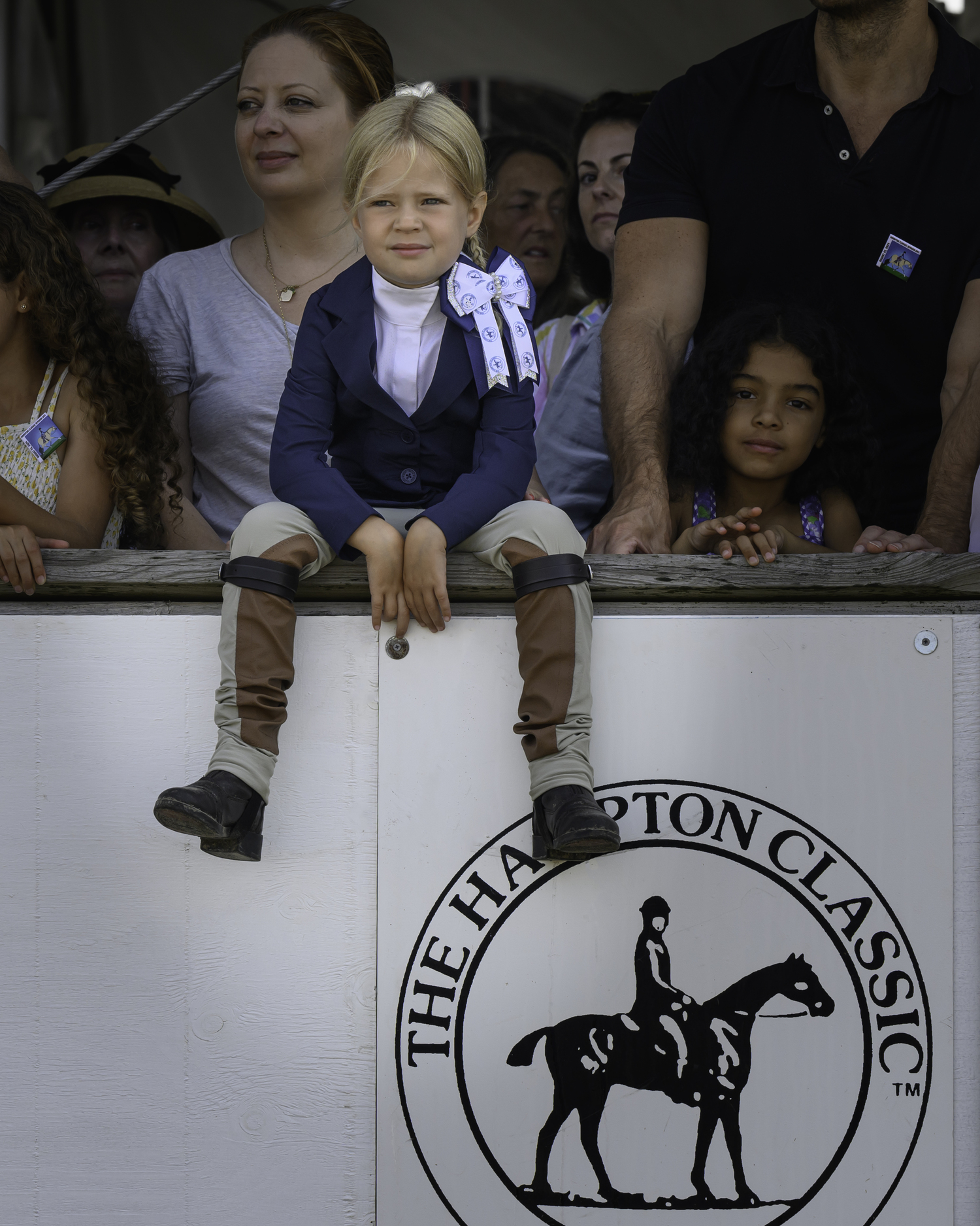 A young leadline rider assessing the competition. MARIANNE BARNETT