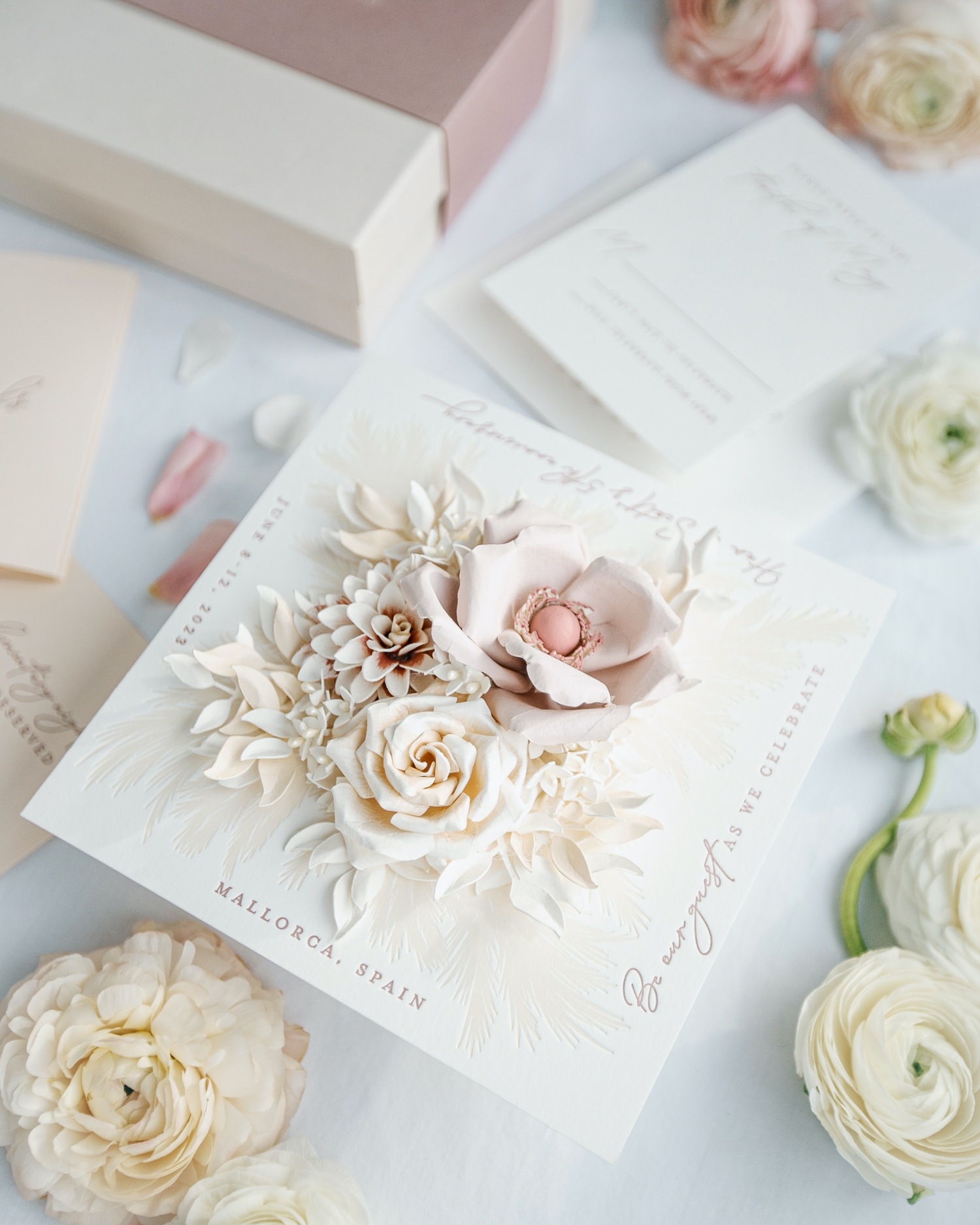 Tana Leigh Gerber creates hand-crafted paper flowers for invitations, special events, and more. CECI NEW YORK