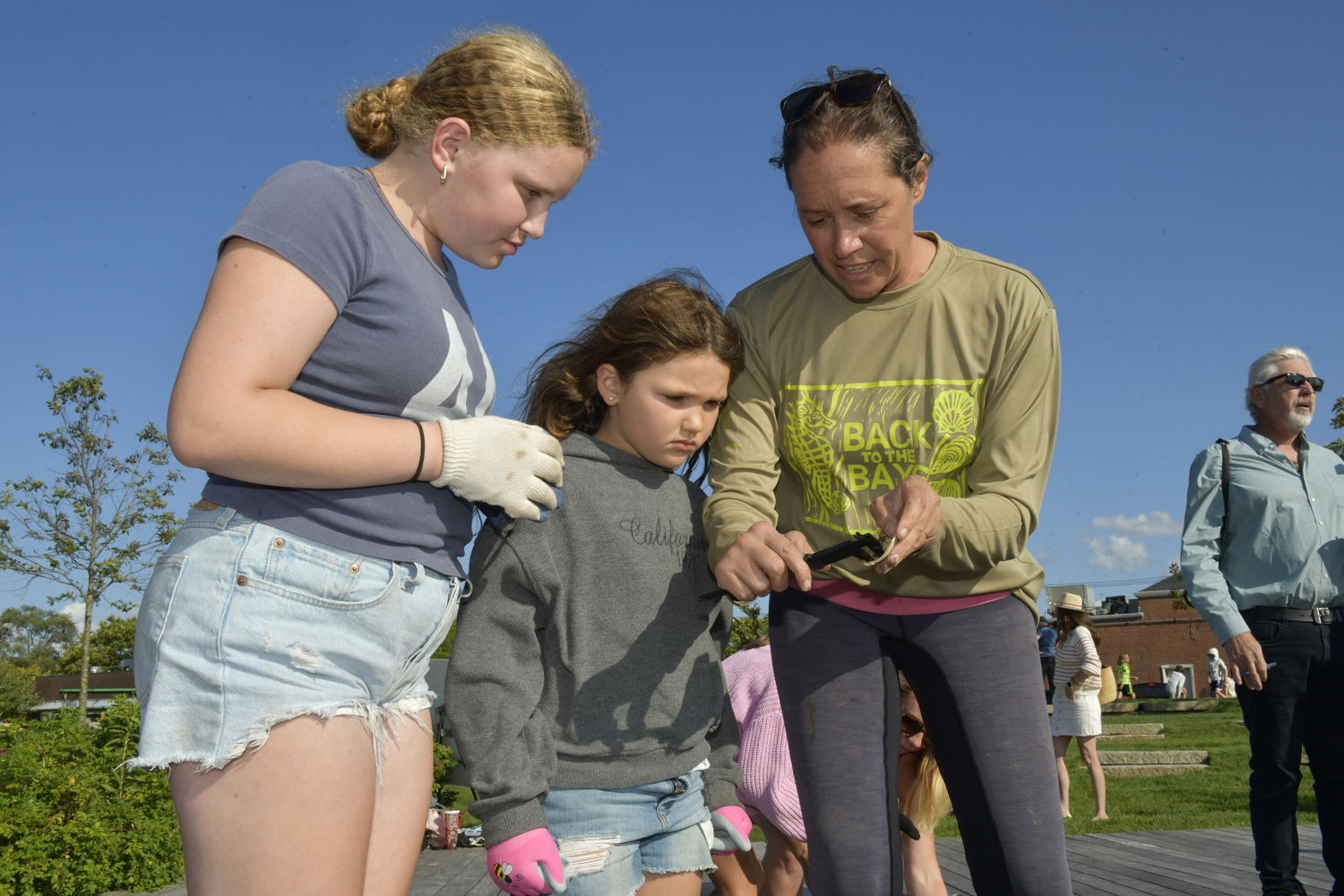 Back to the Bays Aquaculture Coordinator Kate Rossi-Snook works with Tatum Fromson and Ella Sachs.