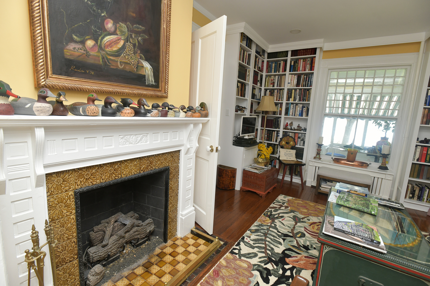 The sitting room at Harbor Knoll.  DANA SHAW