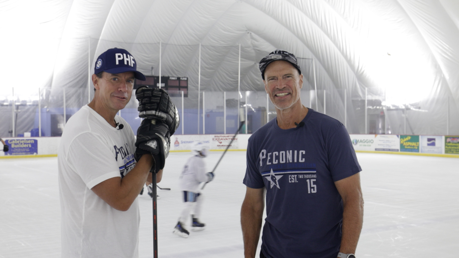 Peconic Hockey Foundation President Troy Albert and Mark Messier.   COURTESY JIM TAMBURINO