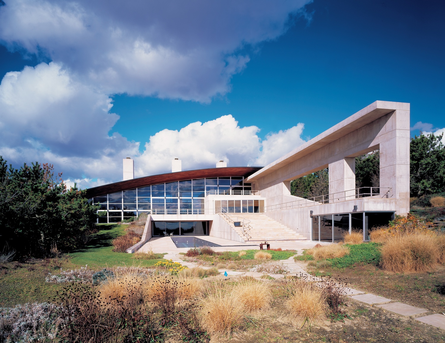 Highway Behind the Pond in East Hampton — designed by Rafael Vinoly Architects and built by Telemark — is composed almost entirely of concrete and has stood strong on the oceanfront since the early 1990s. MARIO NOVAK