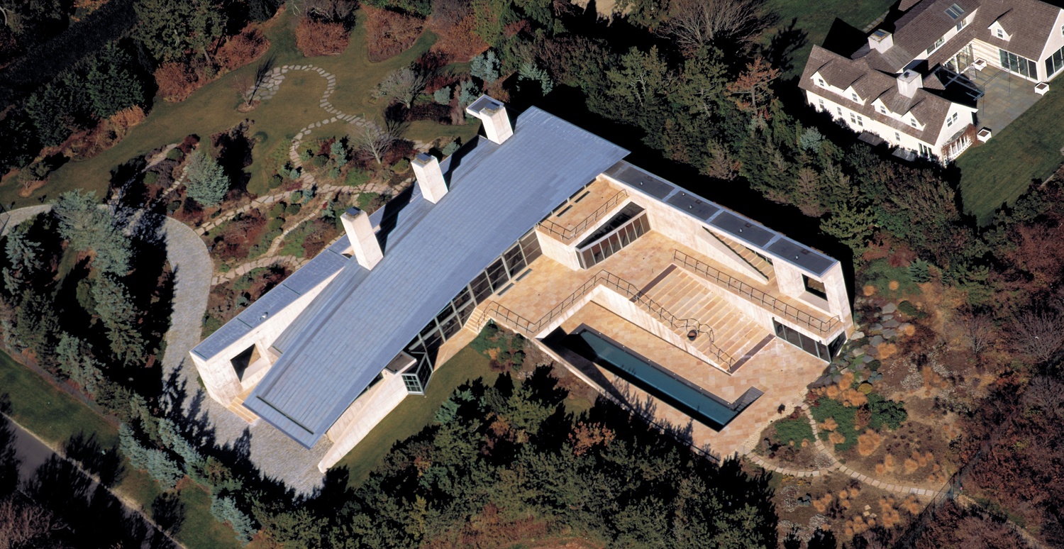 Highway Behind the Pond in East Hampton — designed by Rafael Vinoly Architects and built by Telemark — is composed almost entirely of concrete and has stood strong on the oceanfront since the early 1990s. MARIO NOVAK