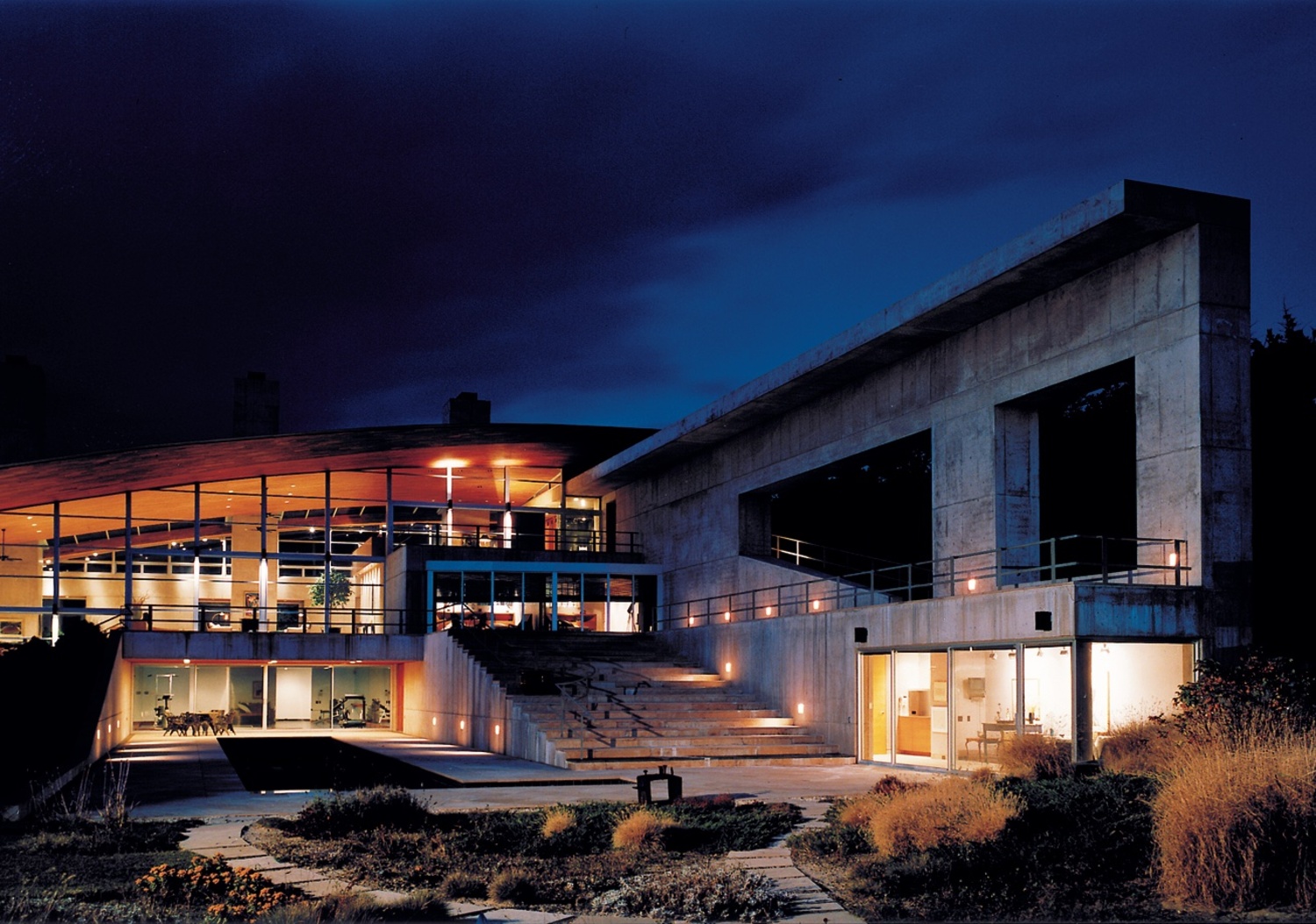 Highway Behind the Pond in East Hampton — designed by Rafael Vinoly Architects and built by Telemark — is composed almost entirely of concrete and has stood strong on the oceanfront since the early 1990s. MARIO NOVAK