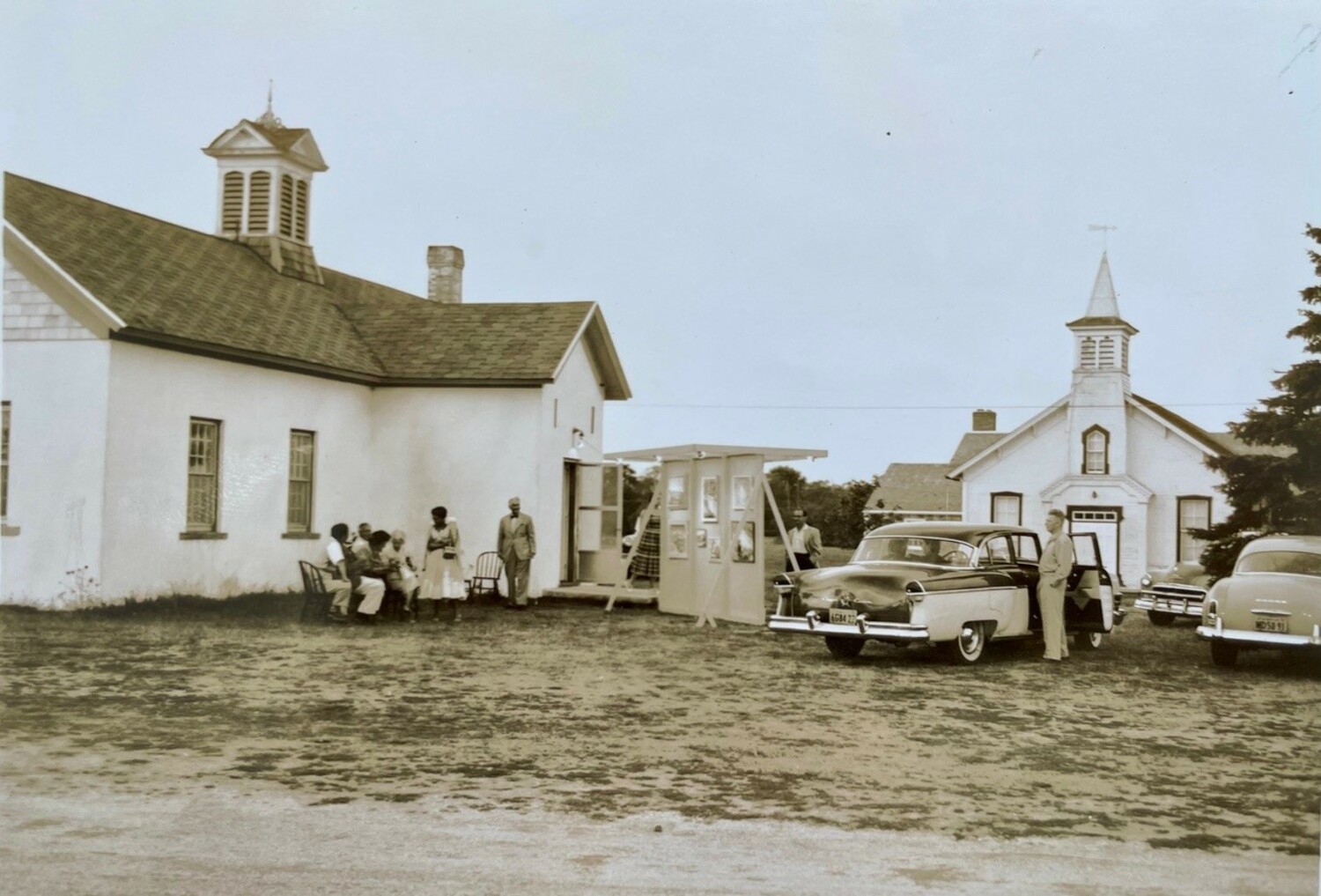 Victor D’Amico and company set up the end of summer exhibition at Ashawagh Hall, 1955. COURTESY VICTOR D'AMICO INSTITUTE OF ART