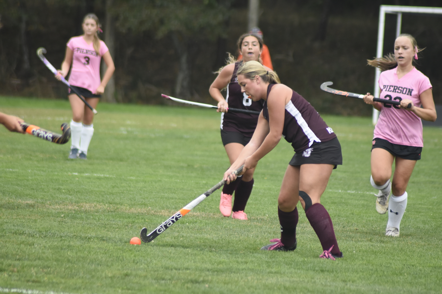 Southampton senior Katie Terry gets ready to send the ball up the field.   DREW BUDD