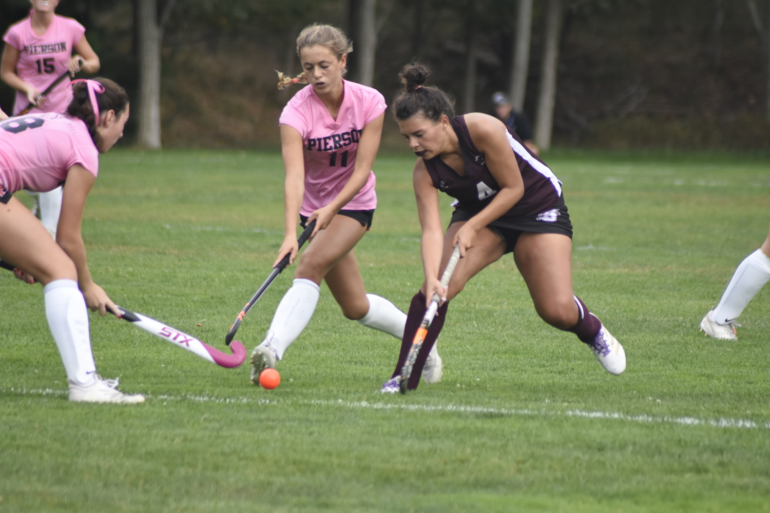 Pierson's Clio Halweil and Southampton's Anabella Arnold go after the ball.   DREW BUDD