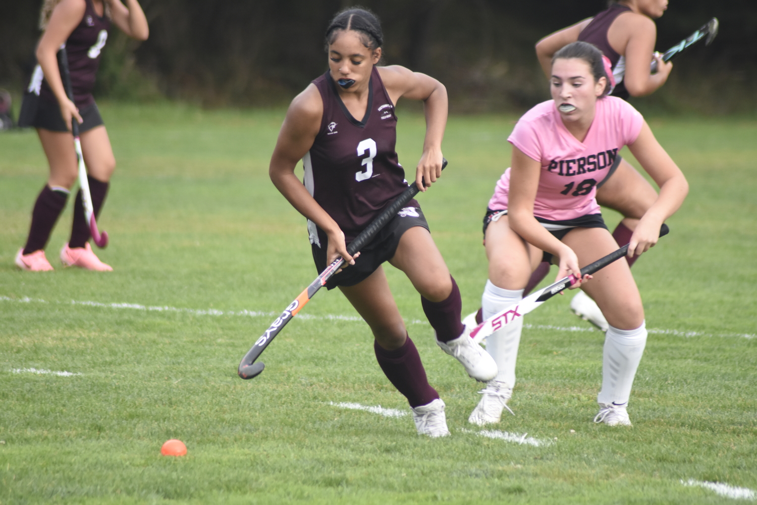 Southampton senior Daelyn Palmore finds a loose ball.   DREW BUDD